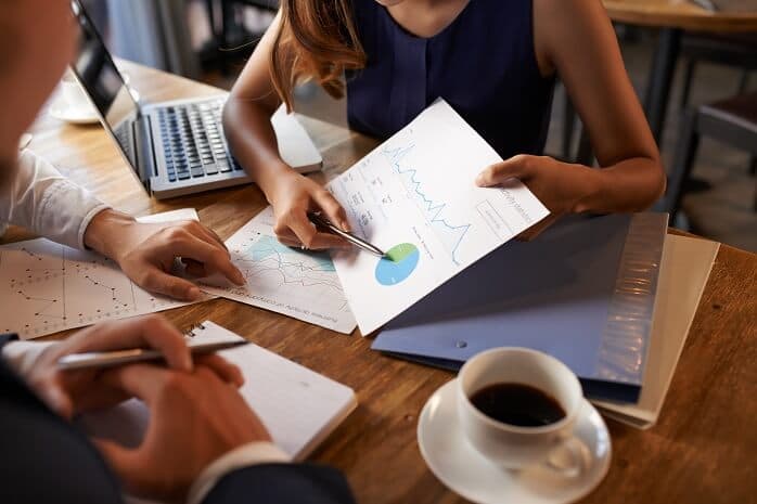 En el escenario laboral actual es habitual encontrar m&aacute;s oportunidades laborales por cuenta propia que conseguir un buen puesto de trabajo en una empresa por cuenta ajena. En ocasiones, adem&aacute;s, este tipo de trabajos conocidos por la palabra inglesa freelance son una cuesti&oacute;n puntual y puede que al profesional no le compense darse de al...
